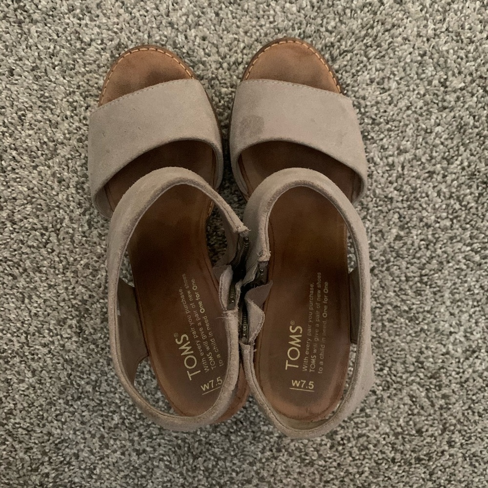 Toms heels